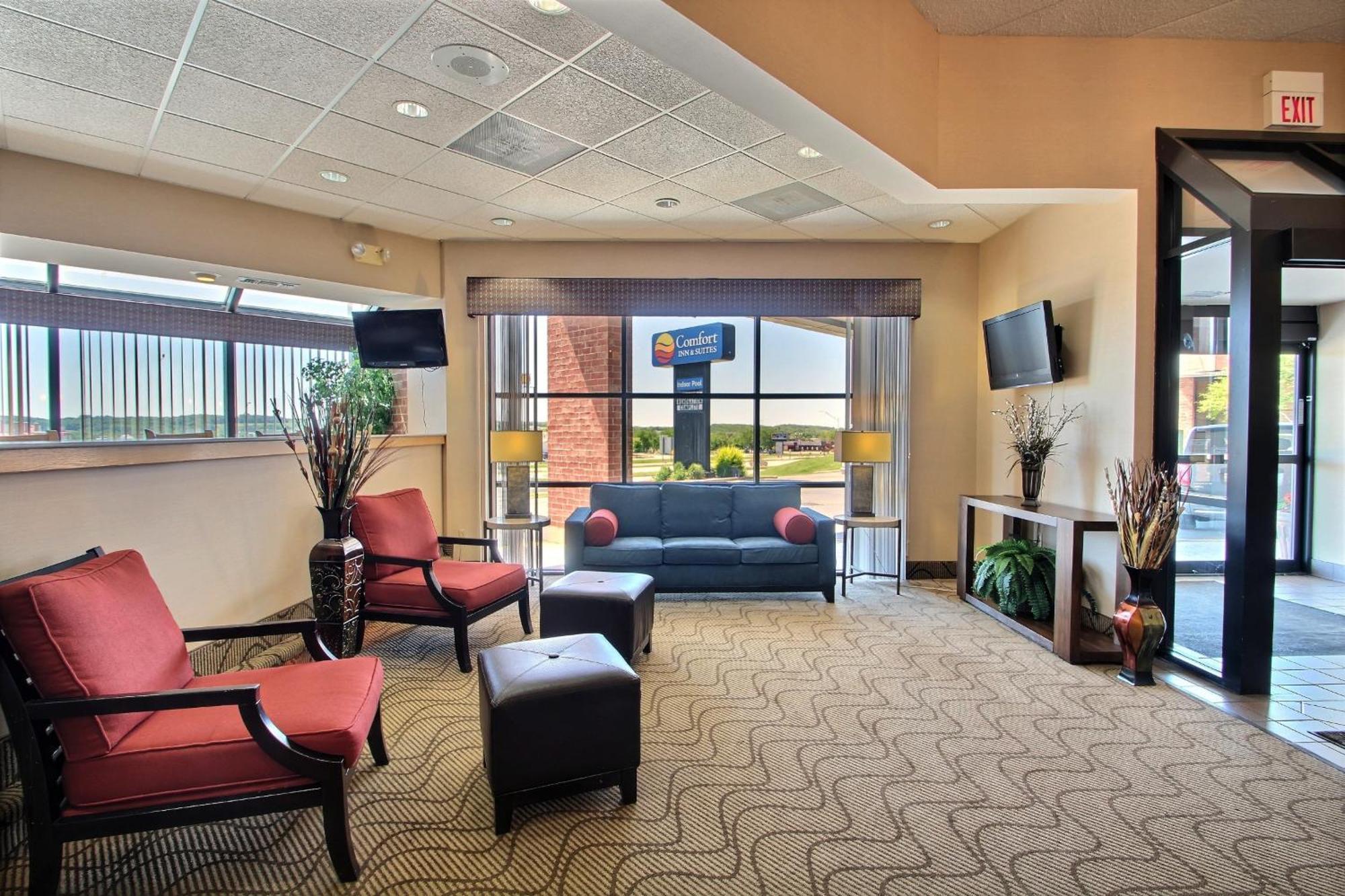 Comfort Inn & Suites Madison - Airport Екстер'єр фото