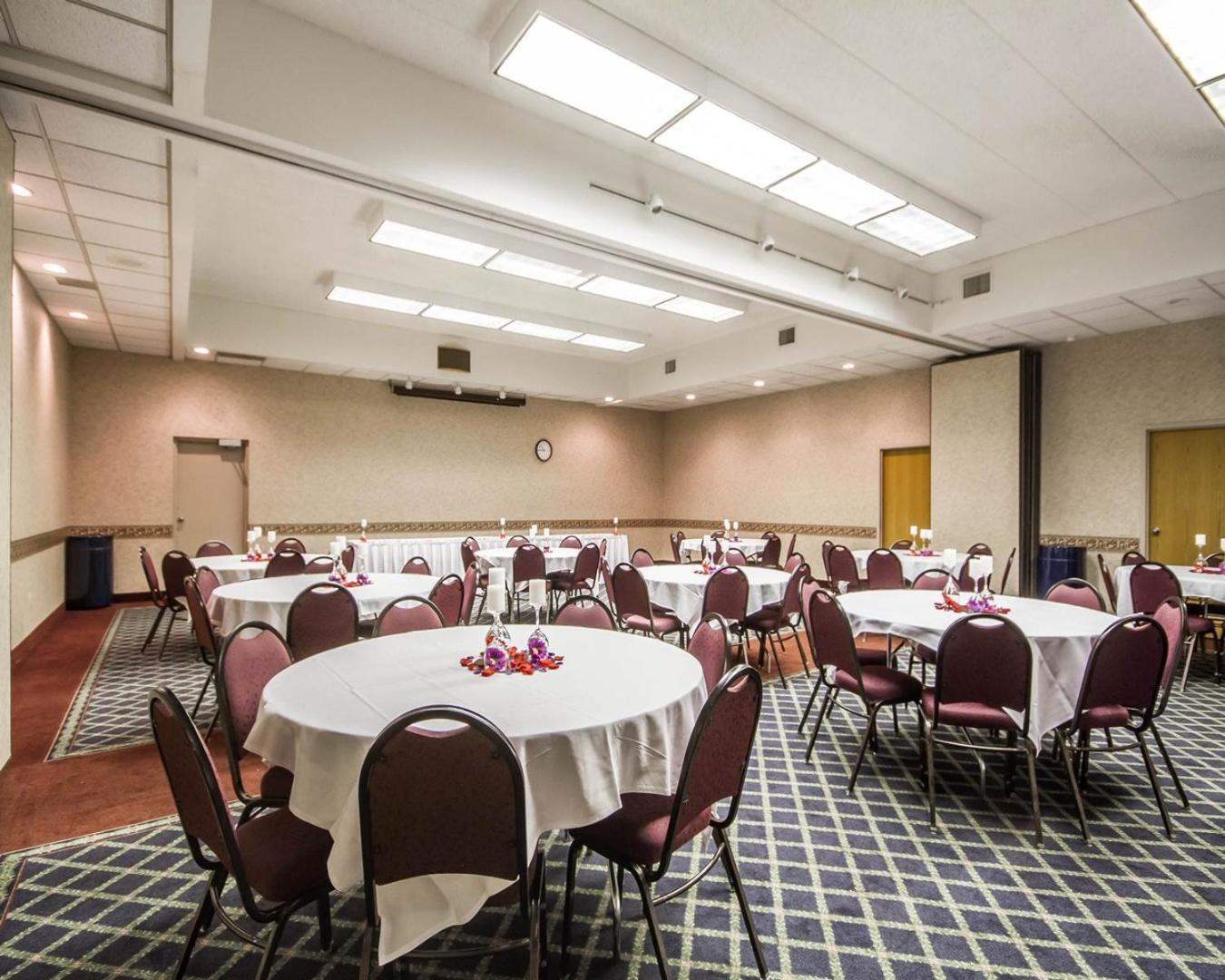 Comfort Inn & Suites Madison - Airport Екстер'єр фото