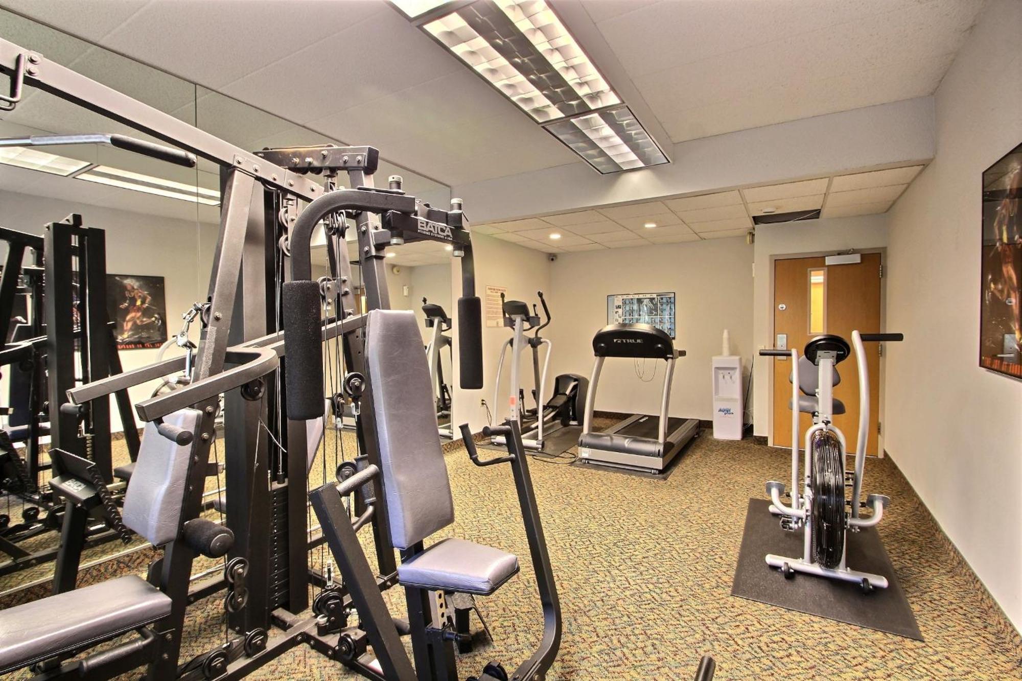 Comfort Inn & Suites Madison - Airport Екстер'єр фото