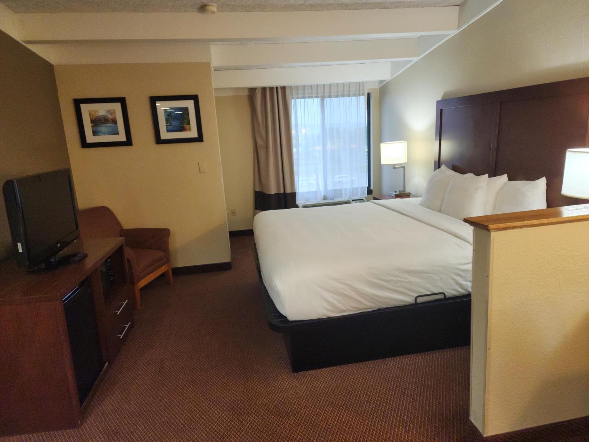 Comfort Inn & Suites Madison - Airport Екстер'єр фото