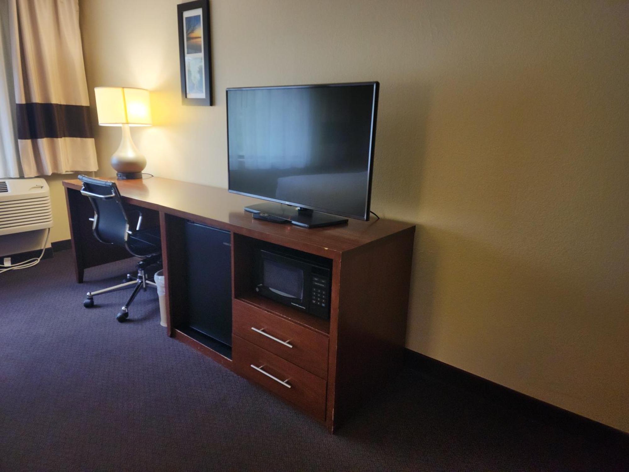 Comfort Inn & Suites Madison - Airport Екстер'єр фото