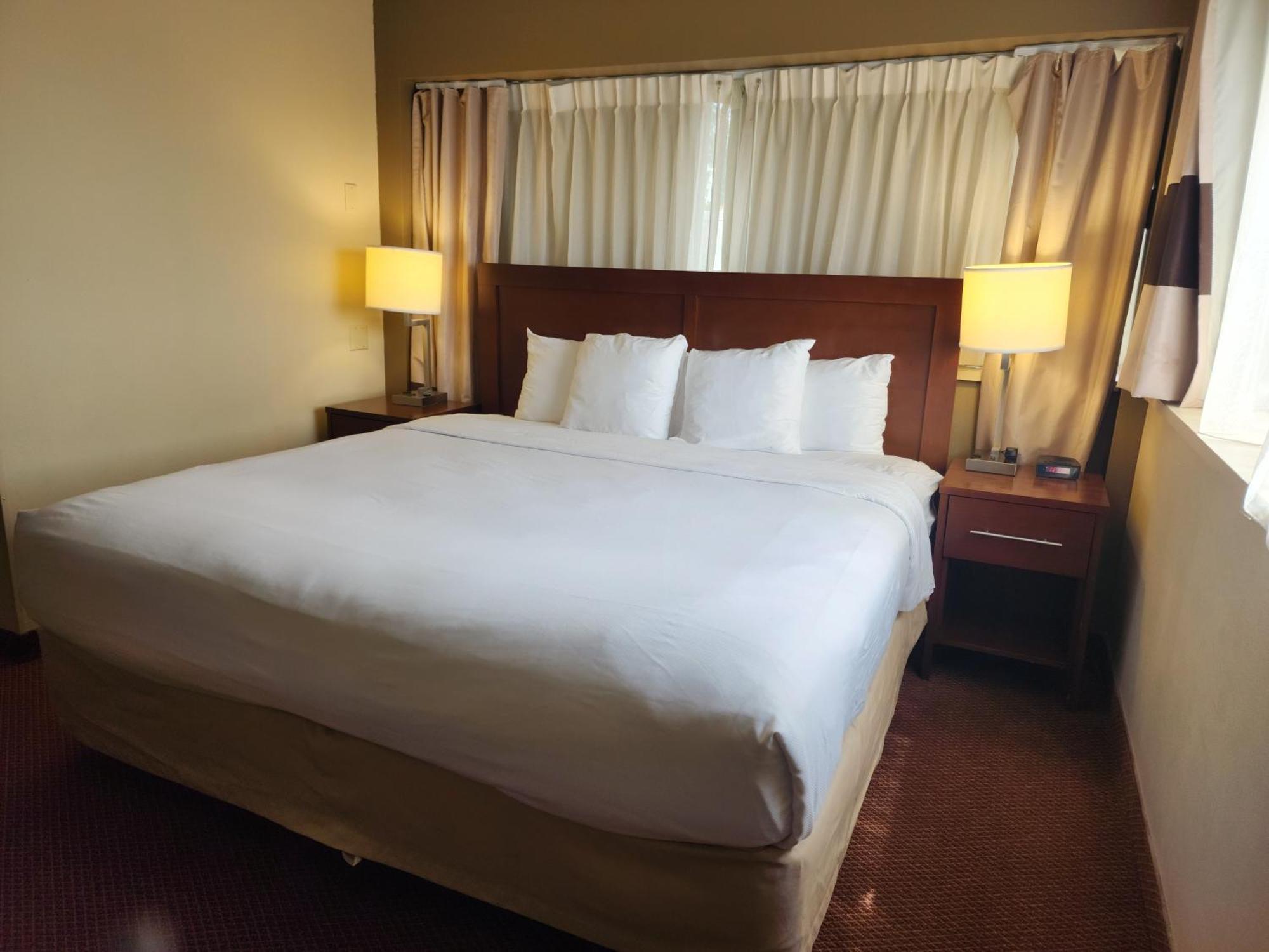 Comfort Inn & Suites Madison - Airport Екстер'єр фото